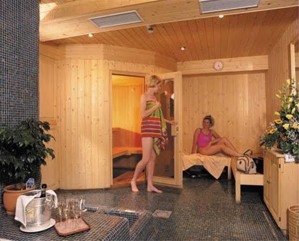 Hotel Moritz Toblach Exteriör bild