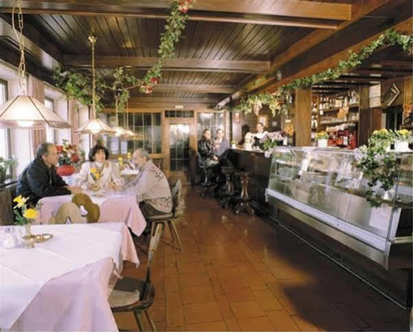 Hotel Moritz Toblach Exteriör bild